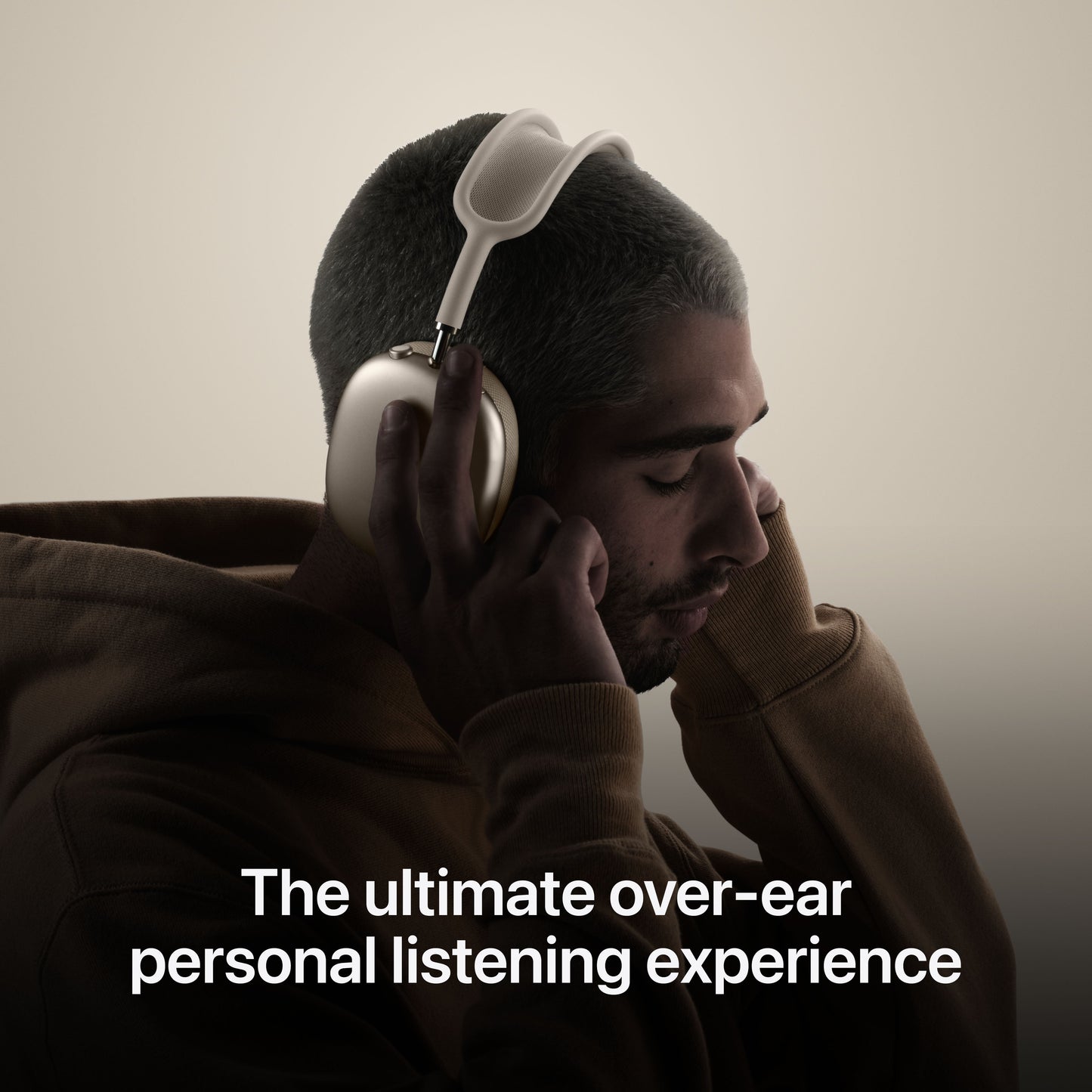 AirPods_Max_2024_Orange_PDP_Image_Position_05__GBEN