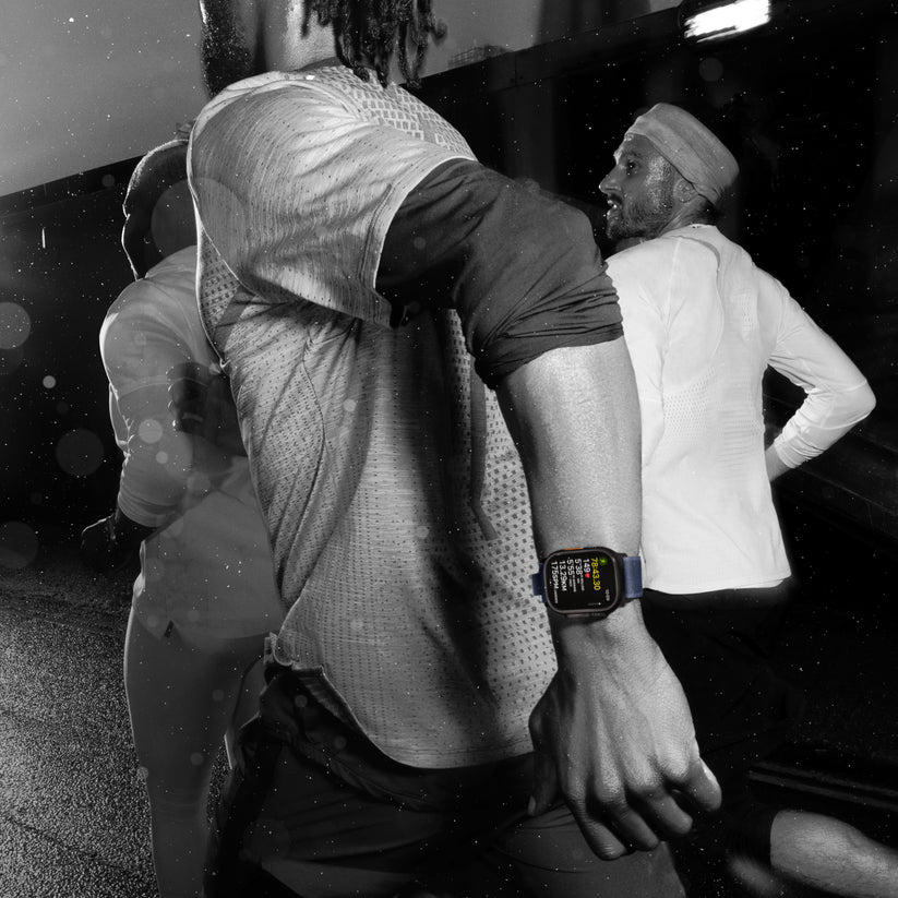 Apple_Watch_Ultra_2_49mm_Natural_Titanium_Ocean_Band_Navy_PDP_Image_Position_7__GBEN