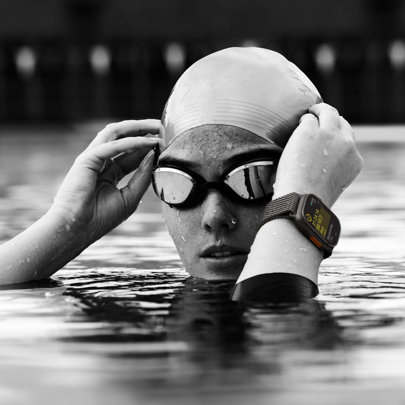 Apple_Watch_Ultra_2_49mm_Natural_Titanium_Ocean_Band_Navy_PDP_Image_Position_8__GBEN