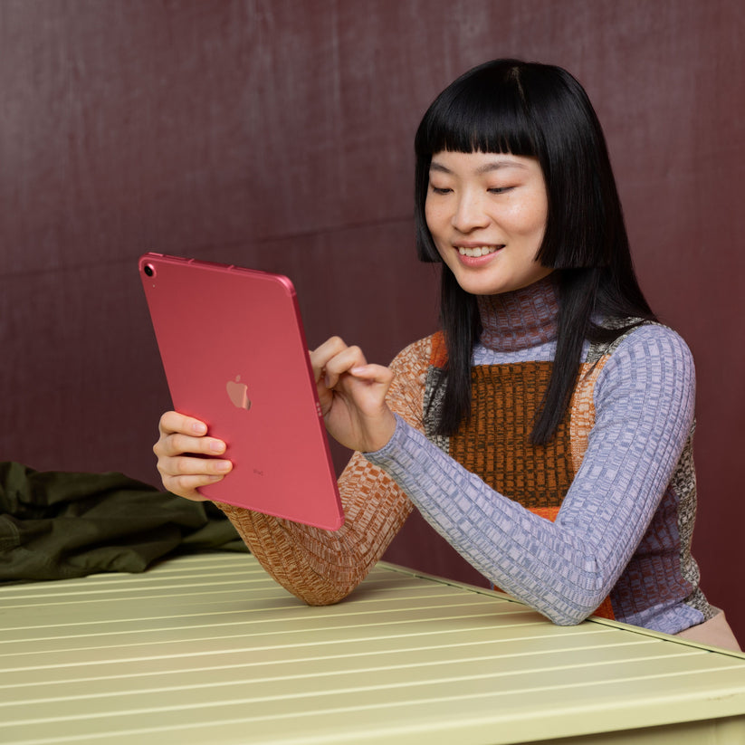 iPad_10th_generation_Cellular_Pink_PDP_Image_Fall23_Position-6__GBEN